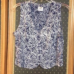 Sleeveless vest style top